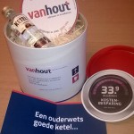 Van Hout geeft ketels weg